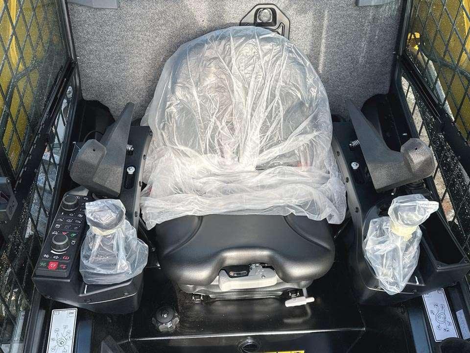 Gehl V210 HF Photo 11