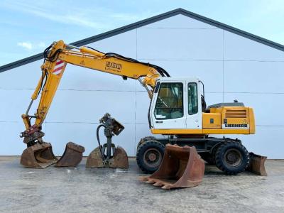 Liebherr A900B Litronic - Triple boom / Extra attachments! en vente par Boss Machinery