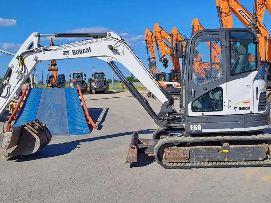 Bobcat E60 Photo 2
