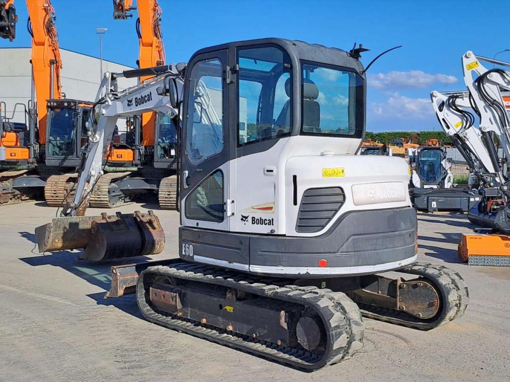Bobcat E60 Photo 3