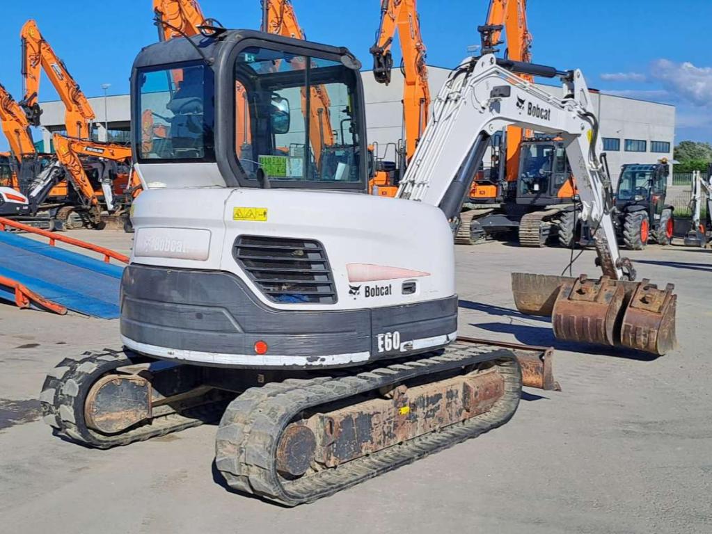 Bobcat E60 Photo 5