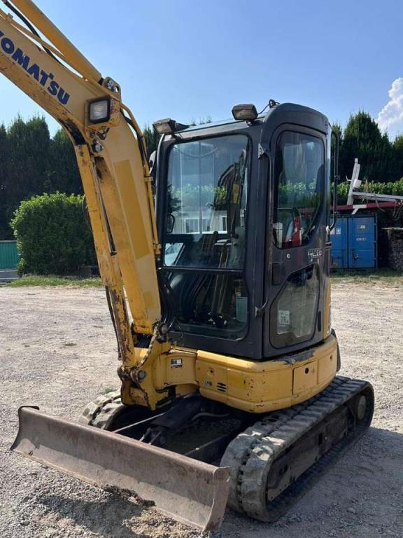 Komatsu PC27 MR2 Photo 2