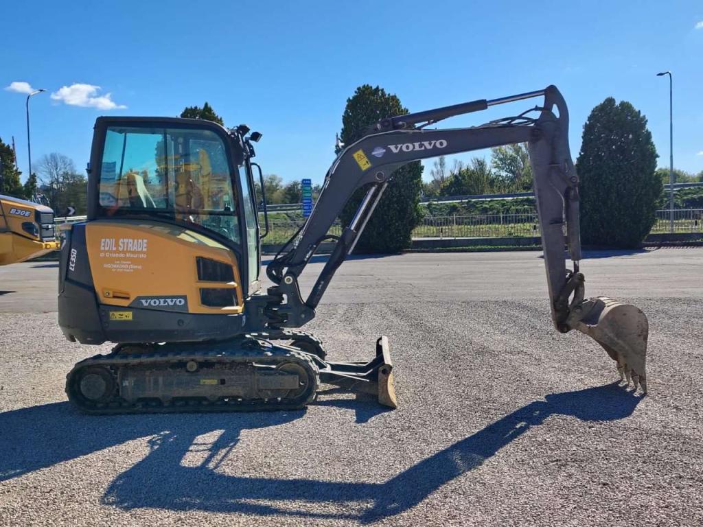 Volvo EC35D Photo 6