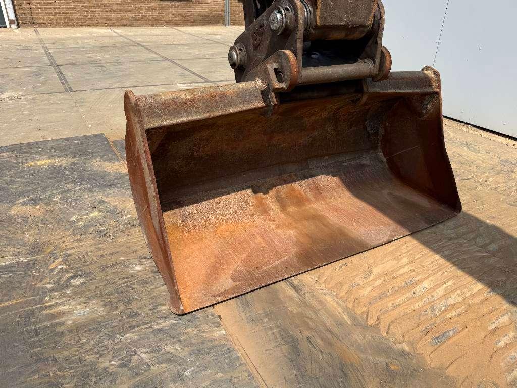 Volvo EC300EL - Hammer Lines / Automatic Greasing Photo 21