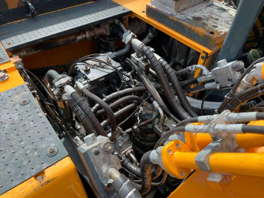 Hyundai HX480L Photo 28