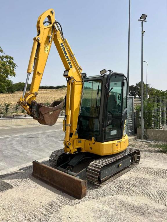 Komatsu PC30MR-5 Photo 1