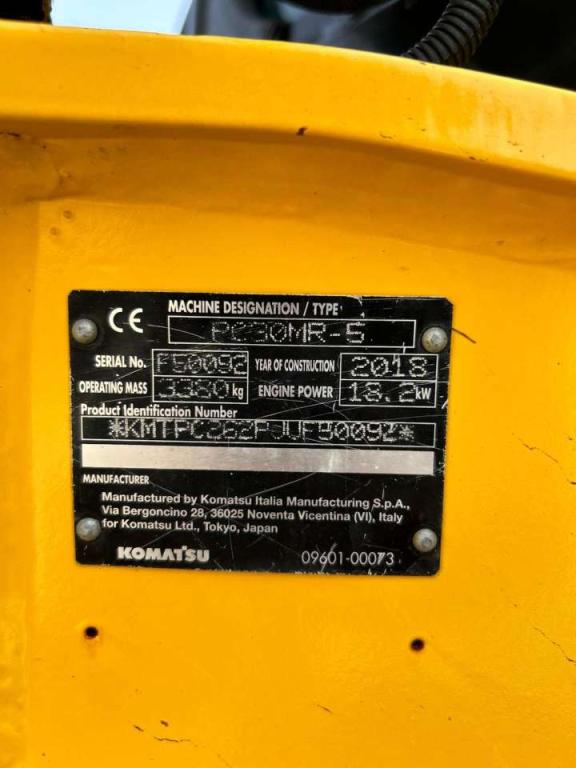 Komatsu PC30MR-5 Photo 7