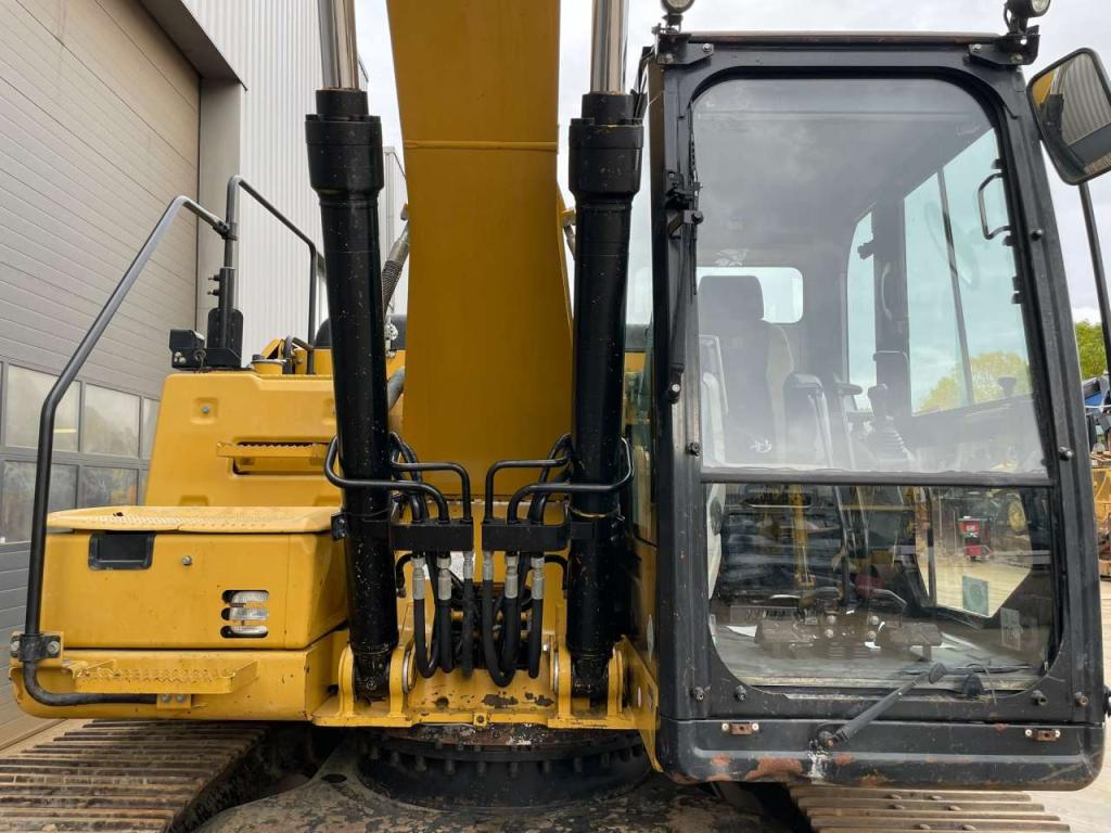 Caterpillar 320FL Photo 3