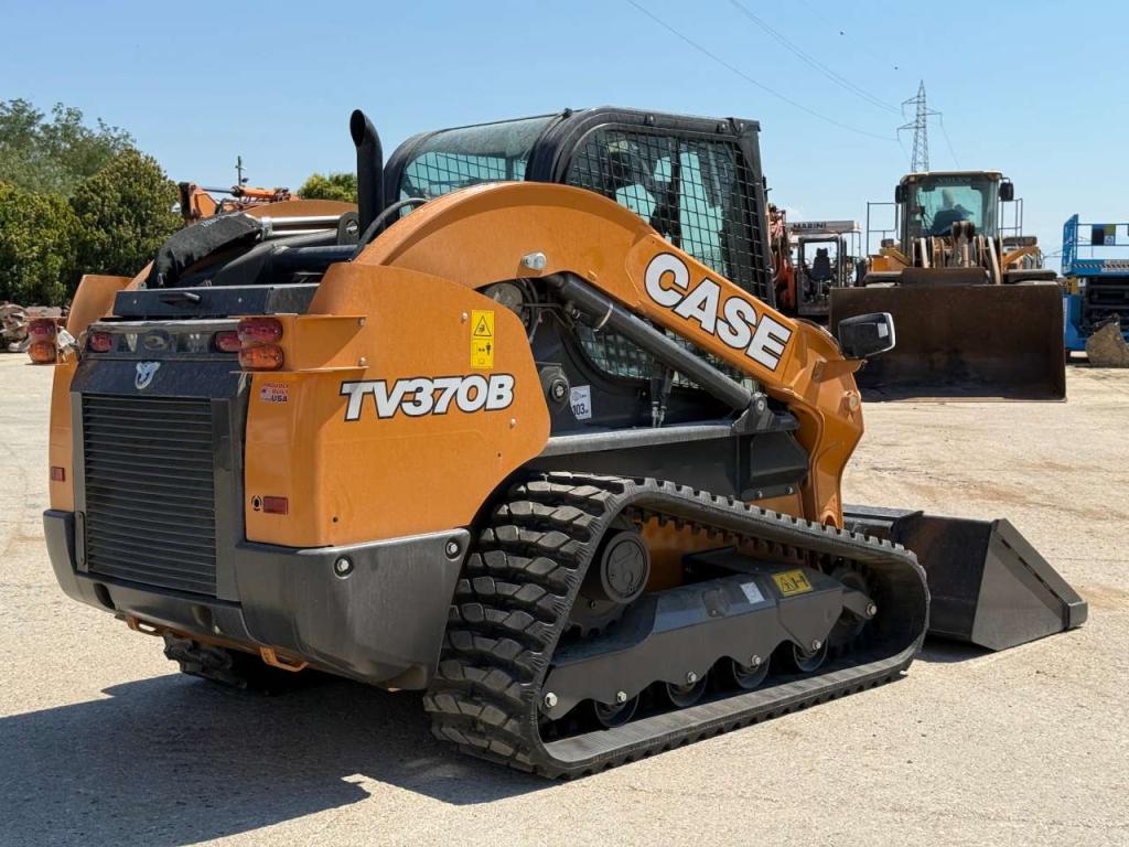 Case TV370B Photo 5