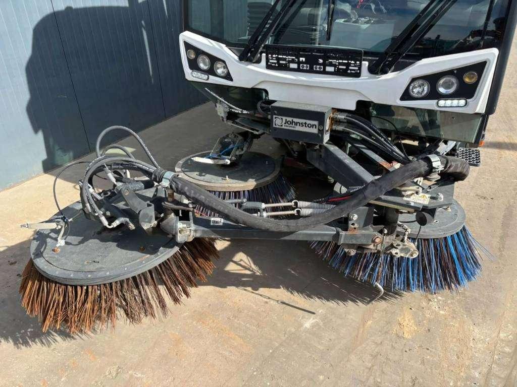 Johnston CX401 - 80km/h - sweeper Photo 11