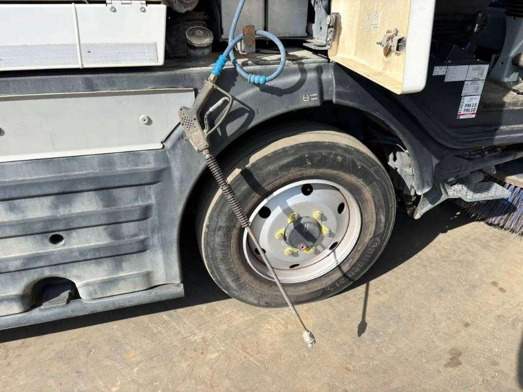 Johnston CX401 - 80km/h - sweeper Photo 14