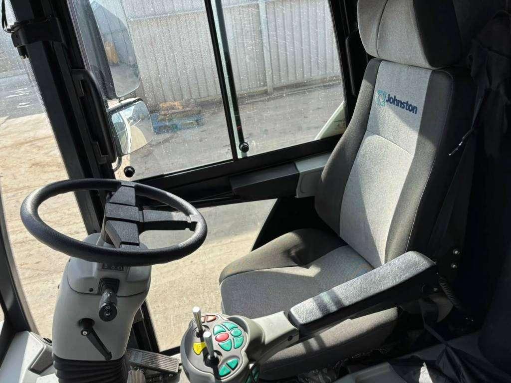Johnston CX401 - 80km/h - sweeper Photo 20