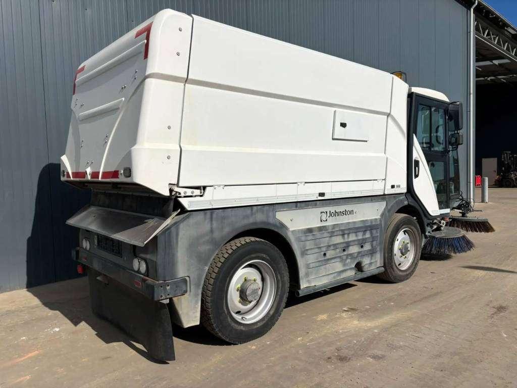 Johnston CX401 - 80km/h - sweeper Photo 4