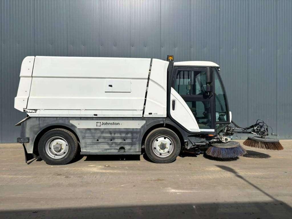 Johnston CX401 - 80km/h - sweeper Photo 6