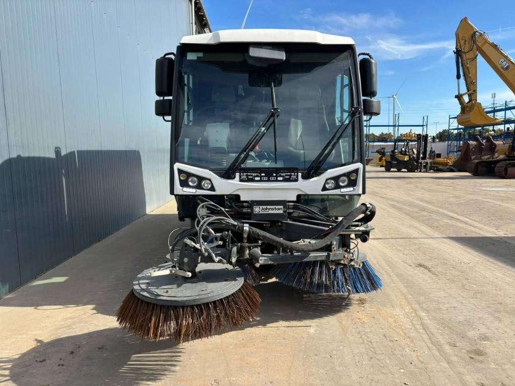 Johnston CX401 - 80km/h - sweeper Photo 7