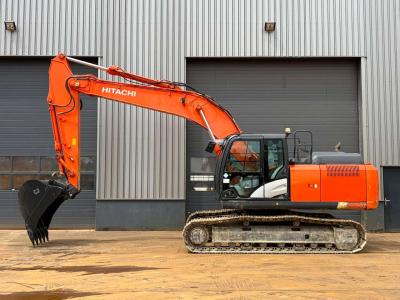 Hitachi ZX210LC-6 Photo 1