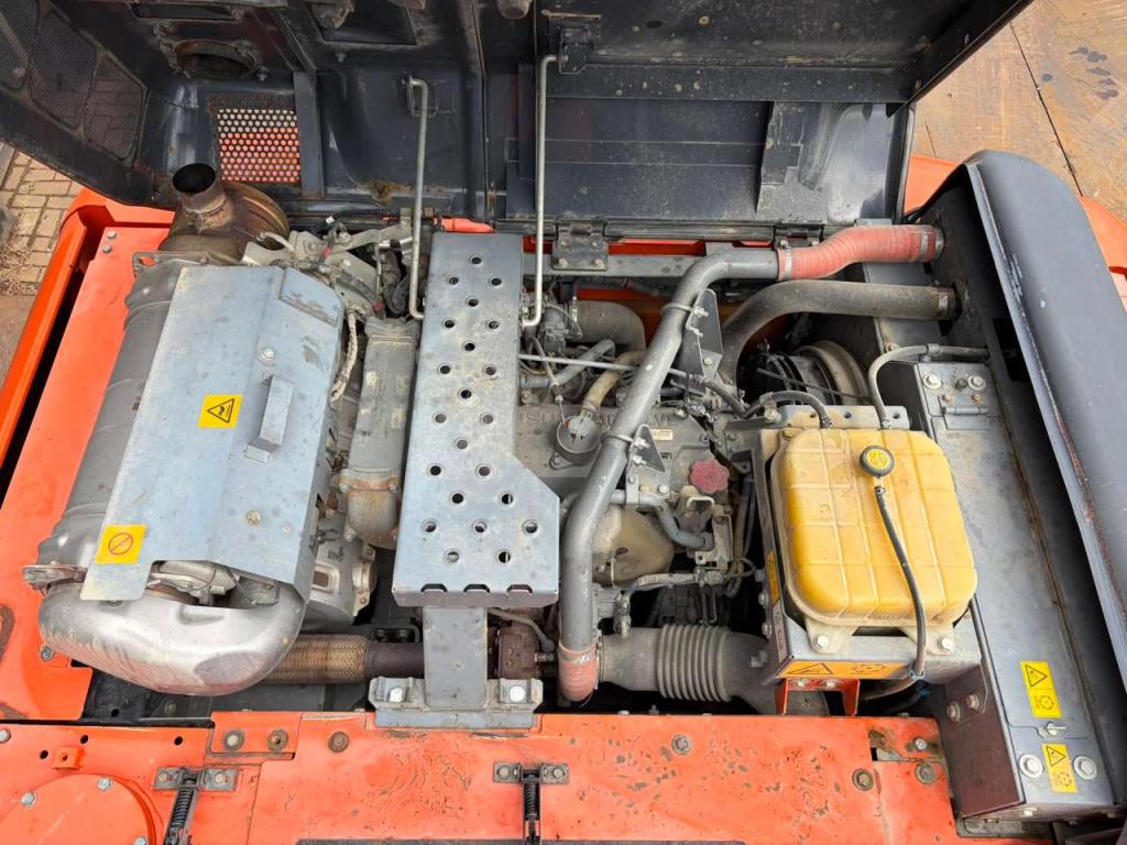 Hitachi ZX210LC-6 Photo 30