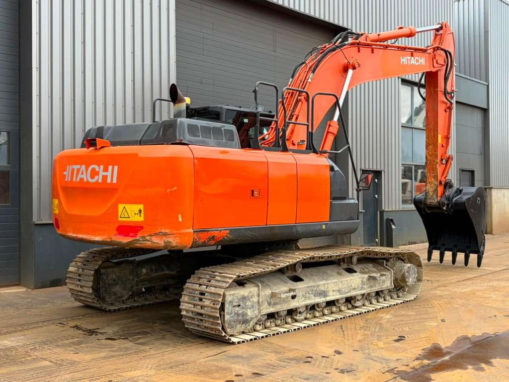 Hitachi ZX210LC-6 Photo 5