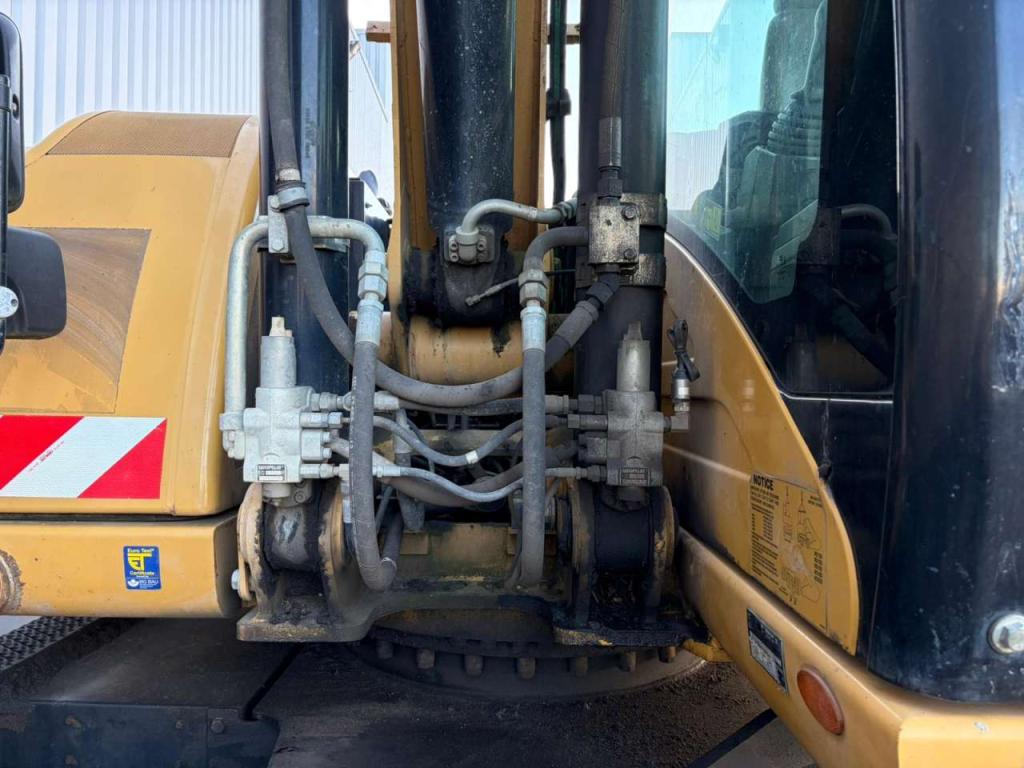 Caterpillar M316D Photo 10