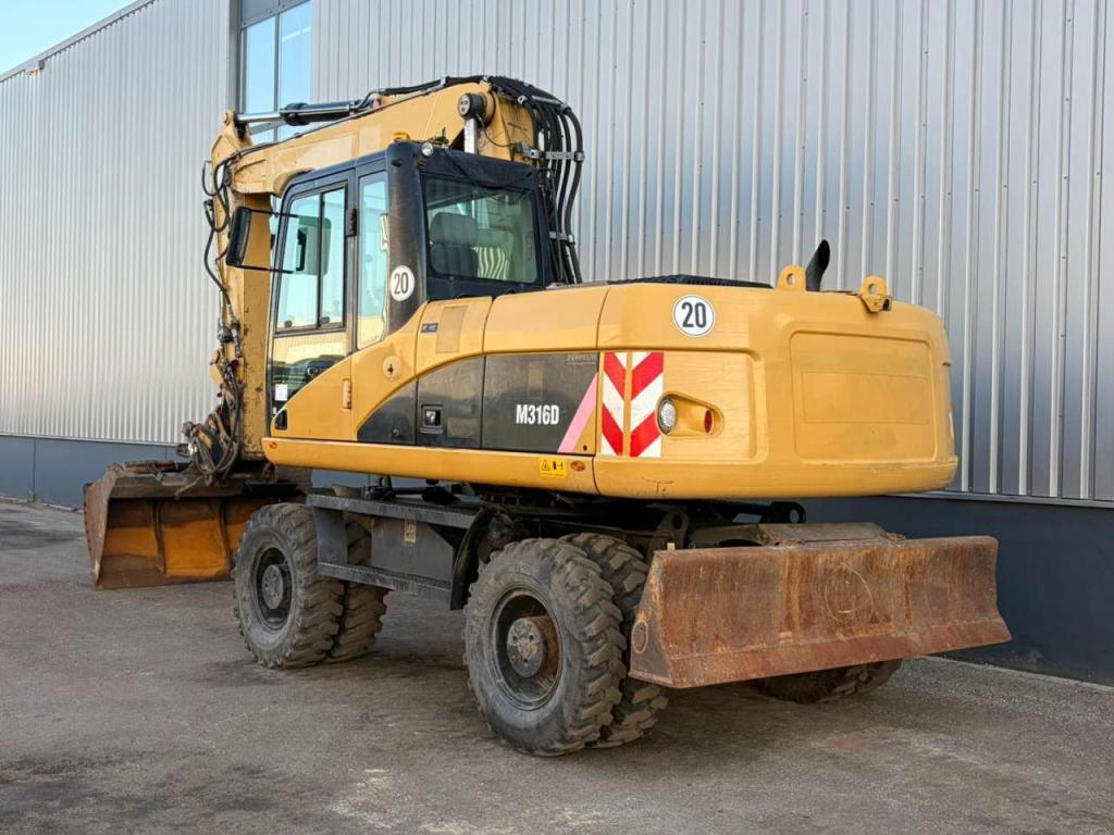Caterpillar M316D Photo 3