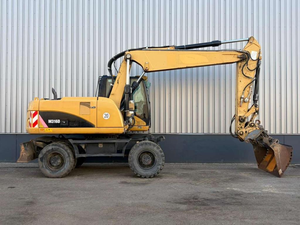 Caterpillar M316D Photo 6