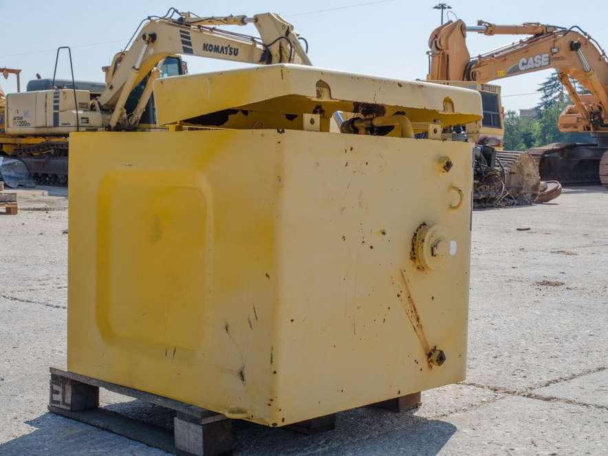 Komatsu PC240LC-6 Photo 2