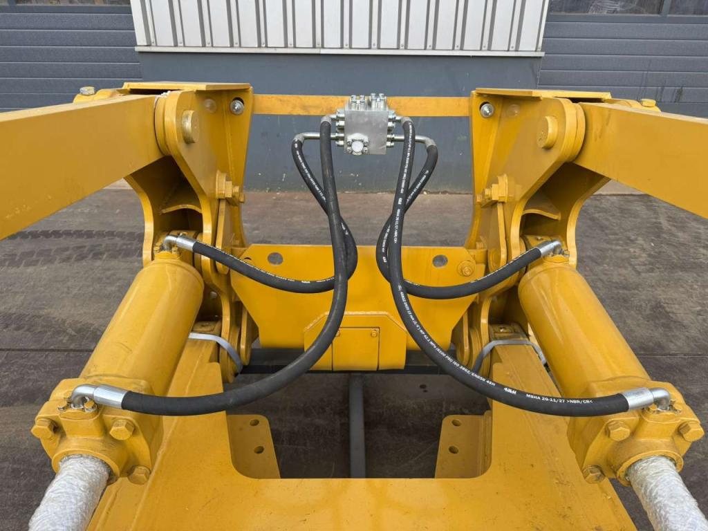 Caterpillar D7R D7H 2 Cylinders Ripper (casting shanks) Photo 9