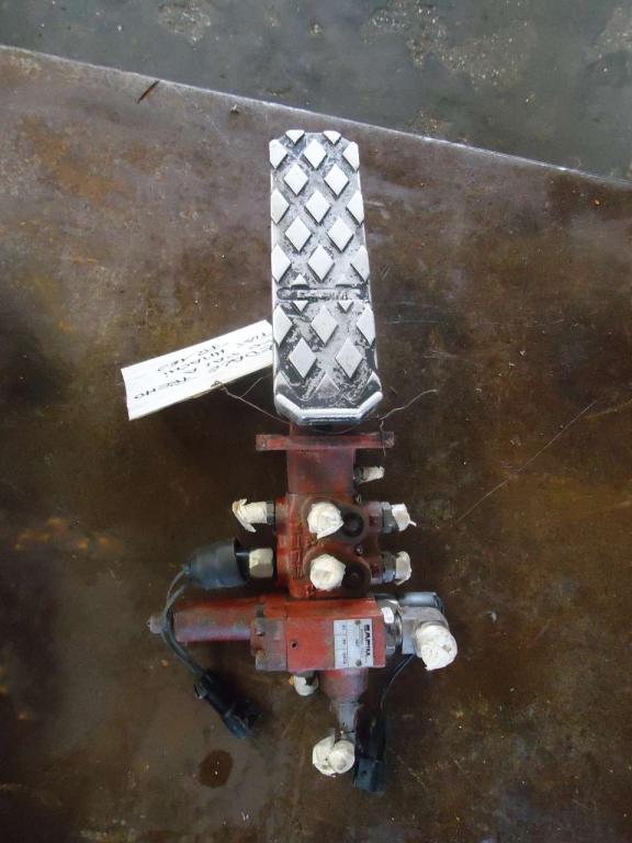Pédale de frein pour Fiat Hitachi FR160 Photo 1