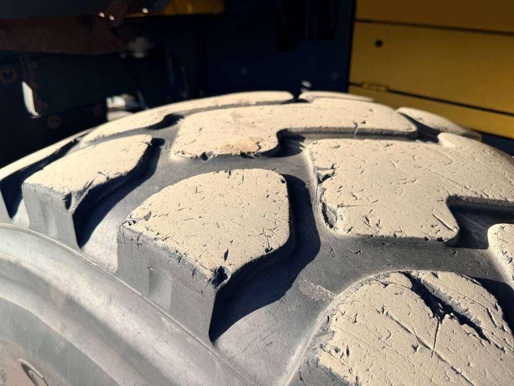 Komatsu WA380-8 Photo 25