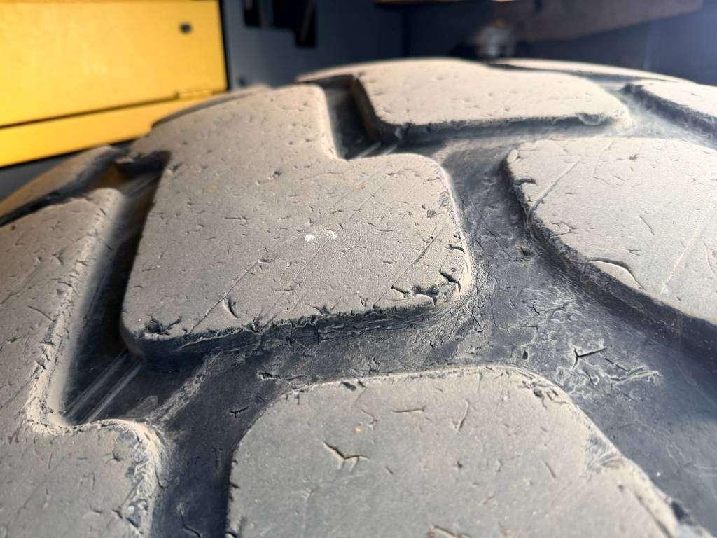 Komatsu WA380-8 Photo 26