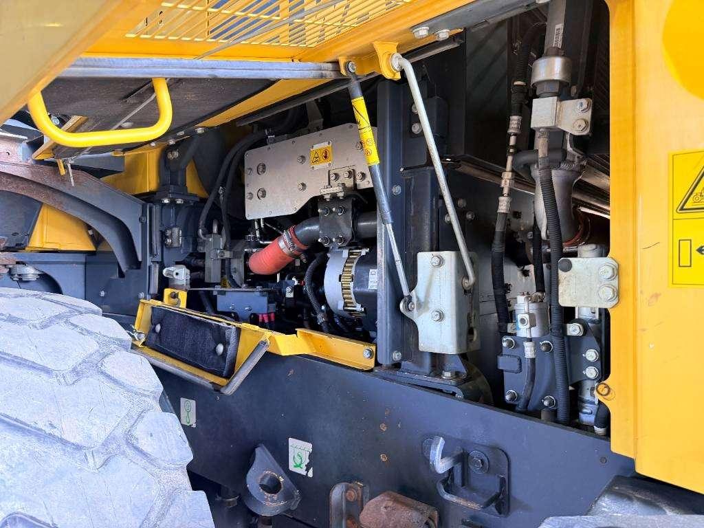 Komatsu WA380-8 Photo 6
