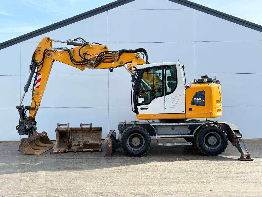 Liebherr A914 - Triple Boom / 2 extra Buckets! Photo 1