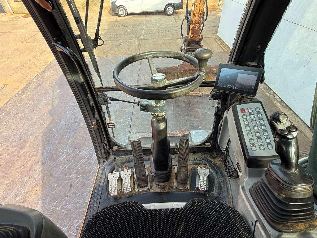 Liebherr A914 - Triple Boom / 2 extra Buckets! Photo 10