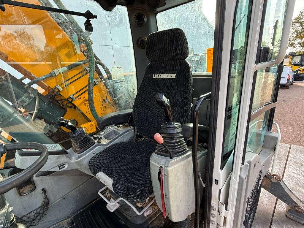 Liebherr A914 - Triple Boom / 2 extra Buckets! Photo 9