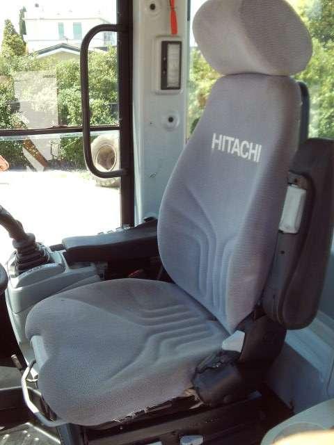 Hitachi ZW220-6 Photo 15