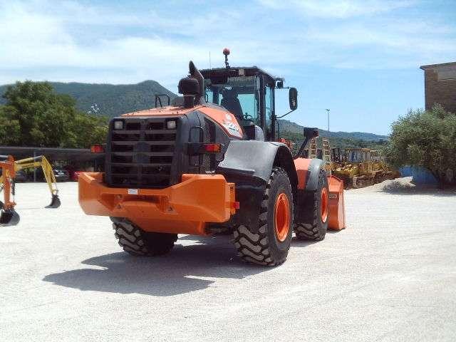 Hitachi ZW220-6 Photo 8