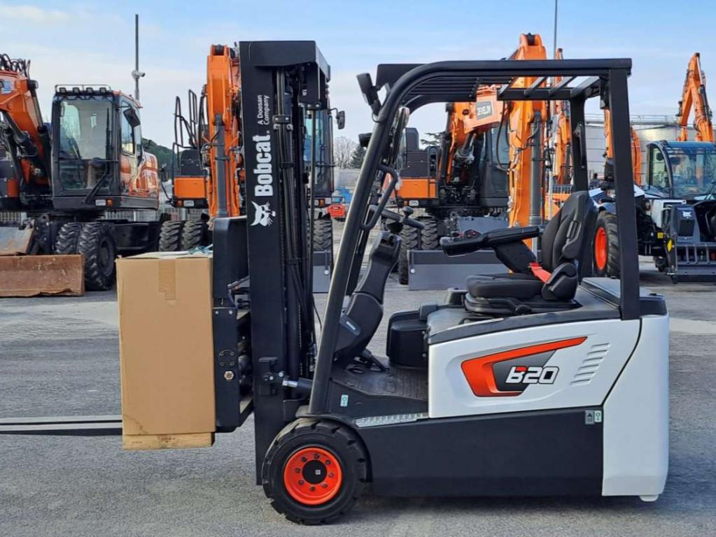 Bobcat B20 Photo 2