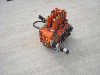Distributeur hydraulique pour Fiat Hitachi FH 200 en vente par OLM 90 Srl