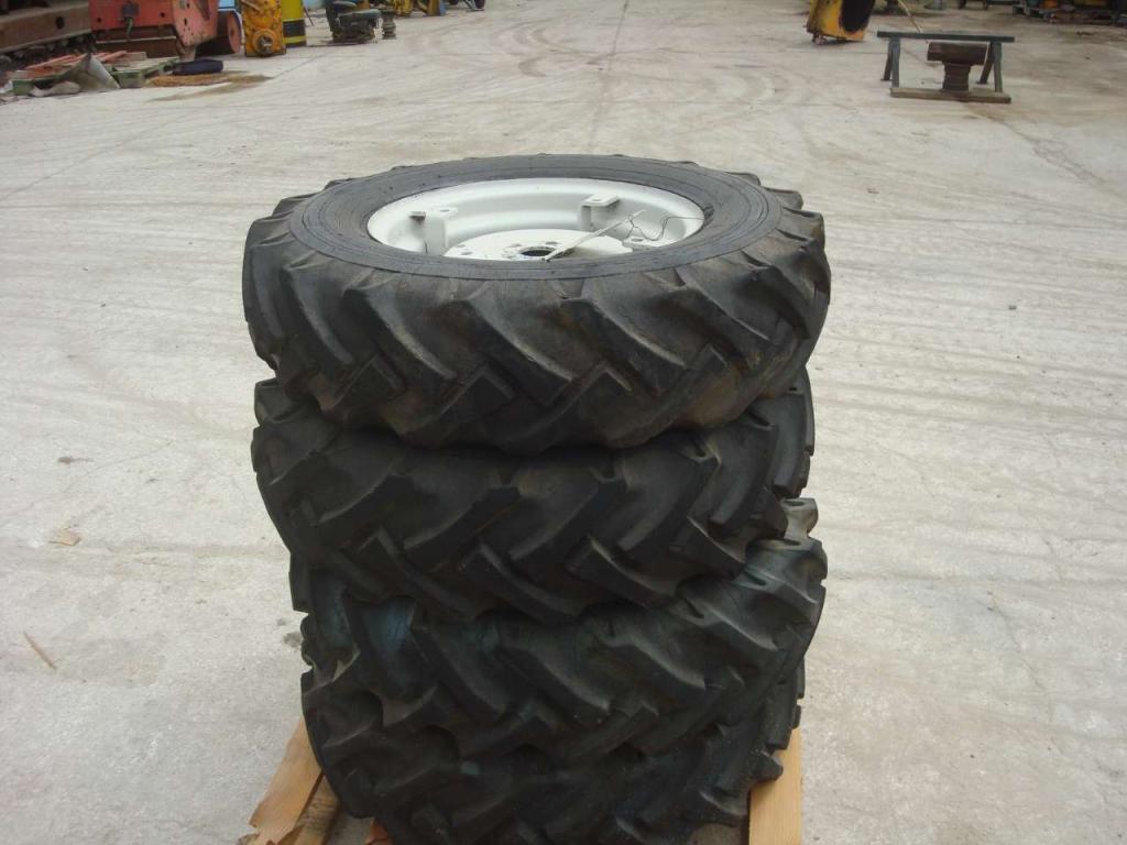 Pneu pour MISURA 750-16 Photo 1