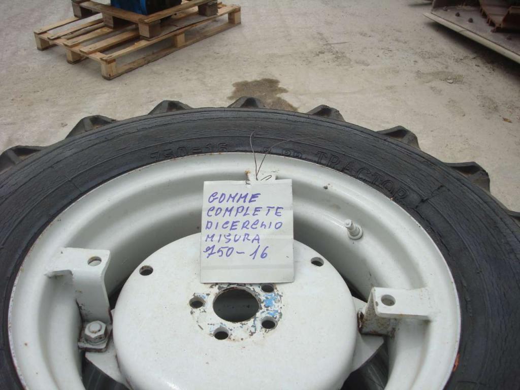 Pneu pour MISURA 750-16 Photo 3