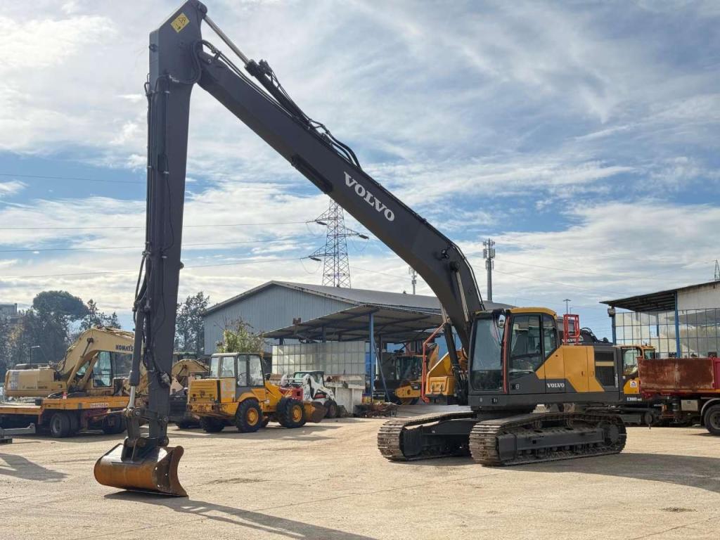 Volvo EC220ELR Photo 2