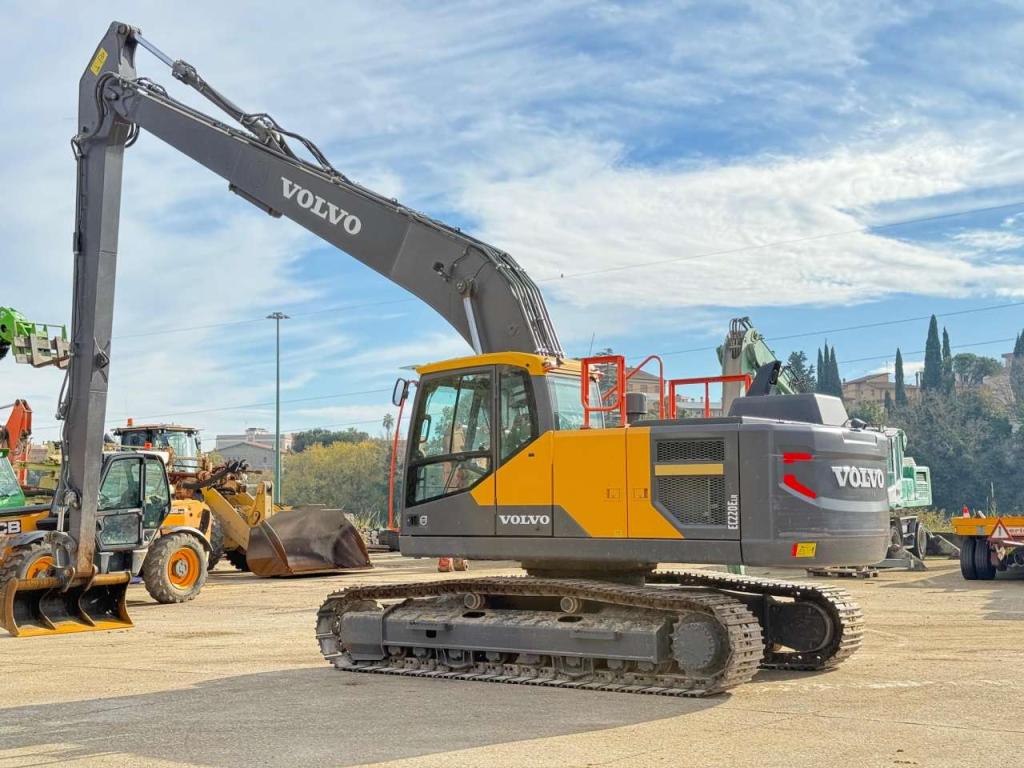 Volvo EC220ELR Photo 6