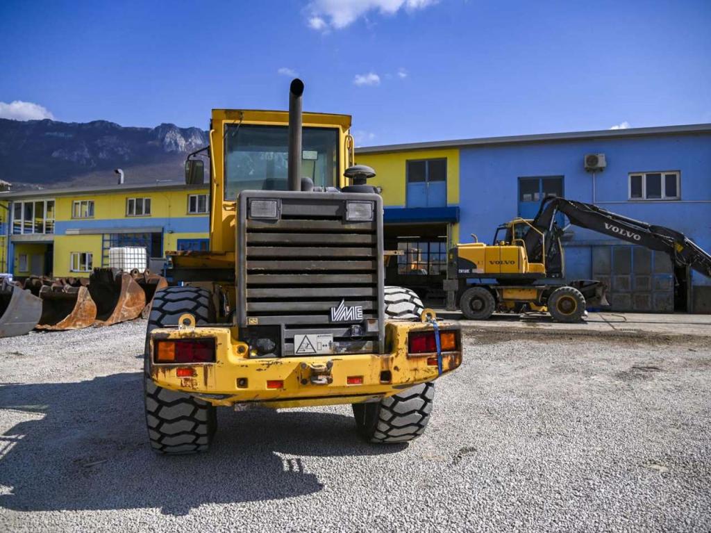 Volvo L70B Photo 4