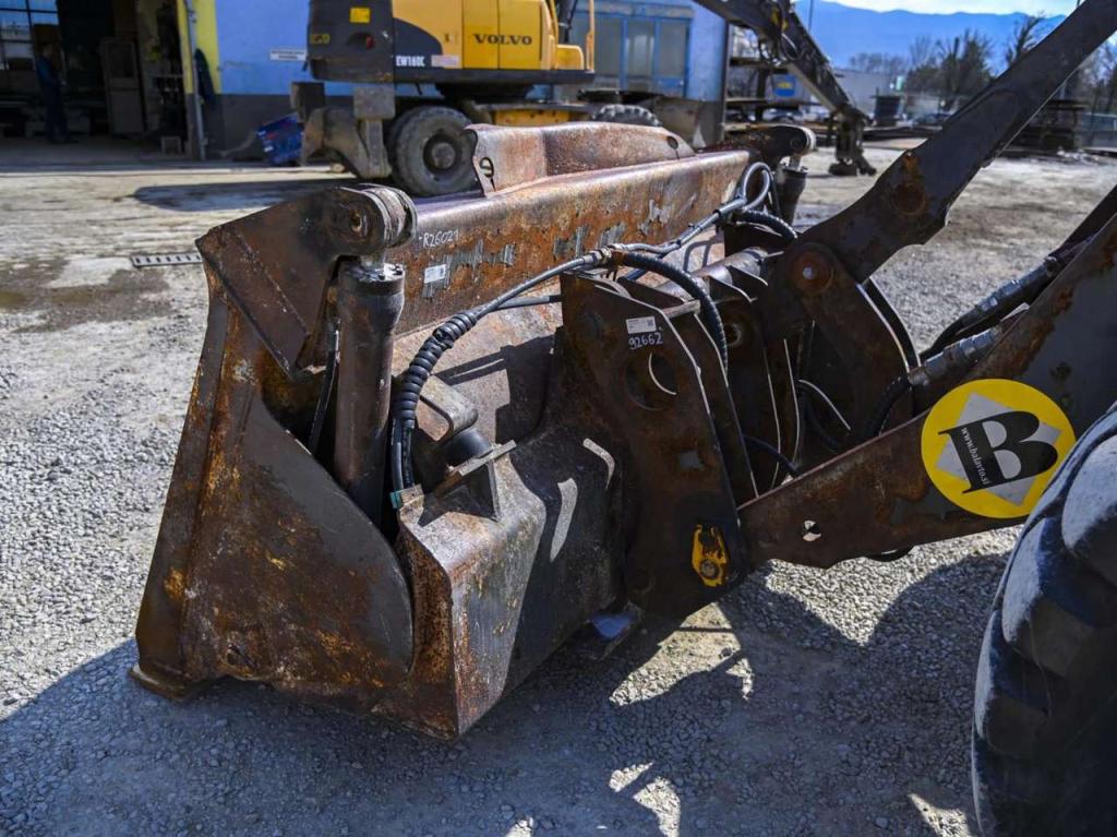 Volvo L70B Photo 7