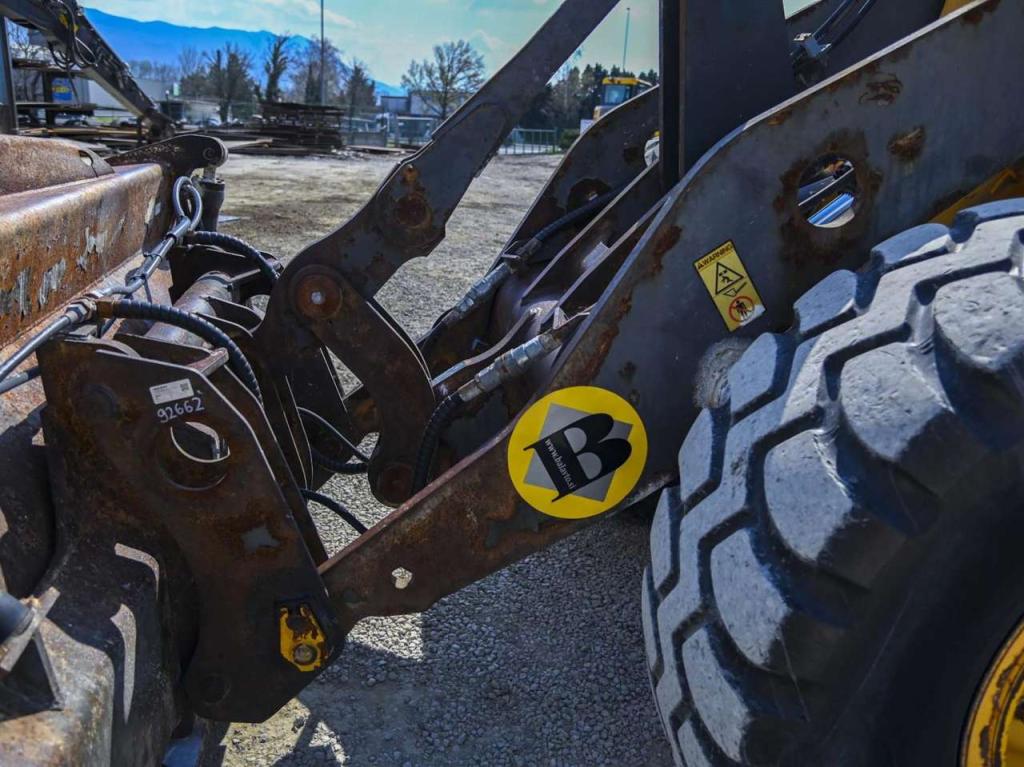 Volvo L70B Photo 8