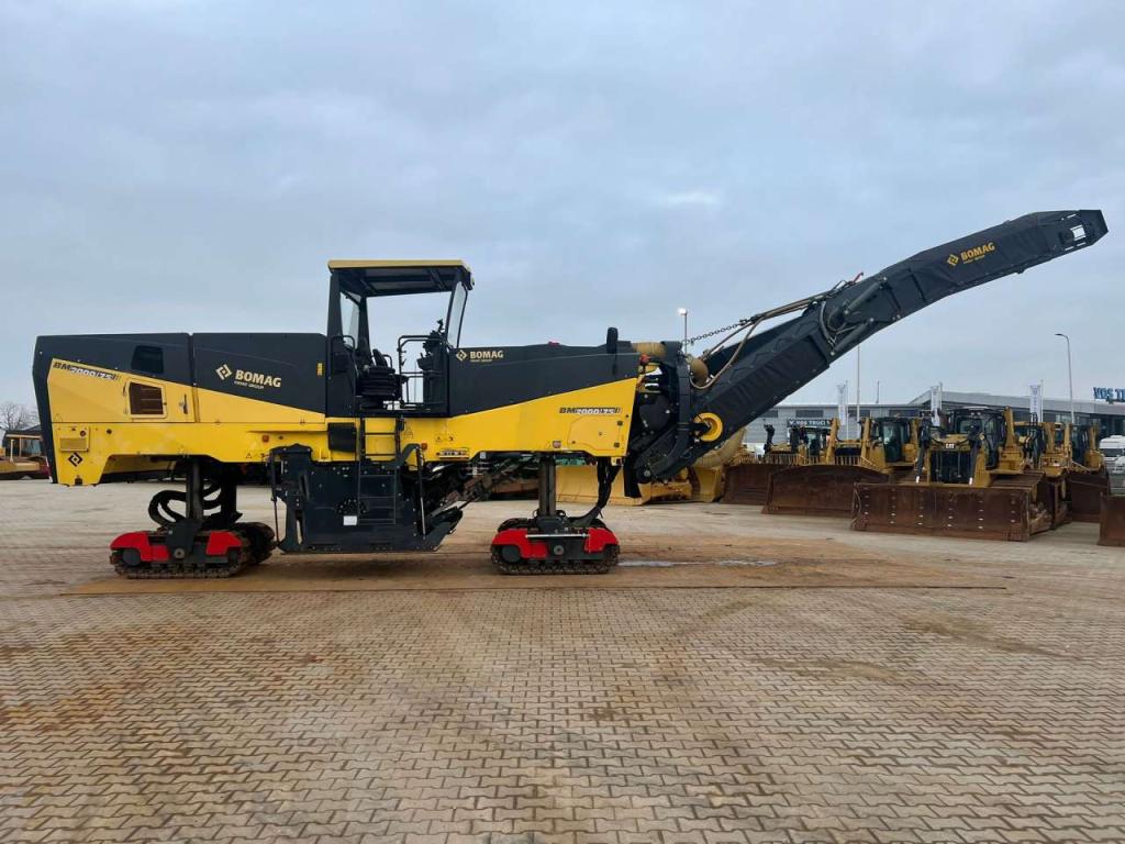Bomag BM2000 / 75 Cold Planer Photo 6