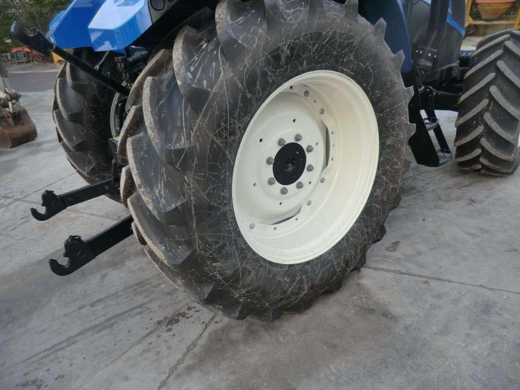 New Holland T595 Photo 5