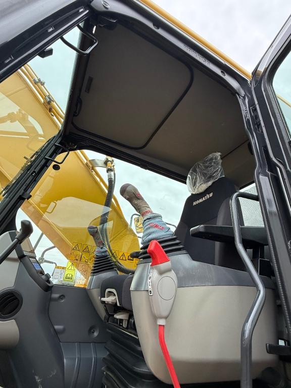 Komatsu PC230NHD-11 Photo 9