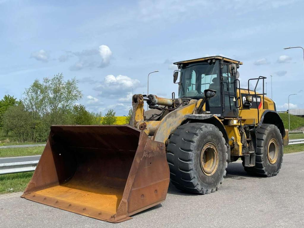 Caterpillar 966M Photo 2