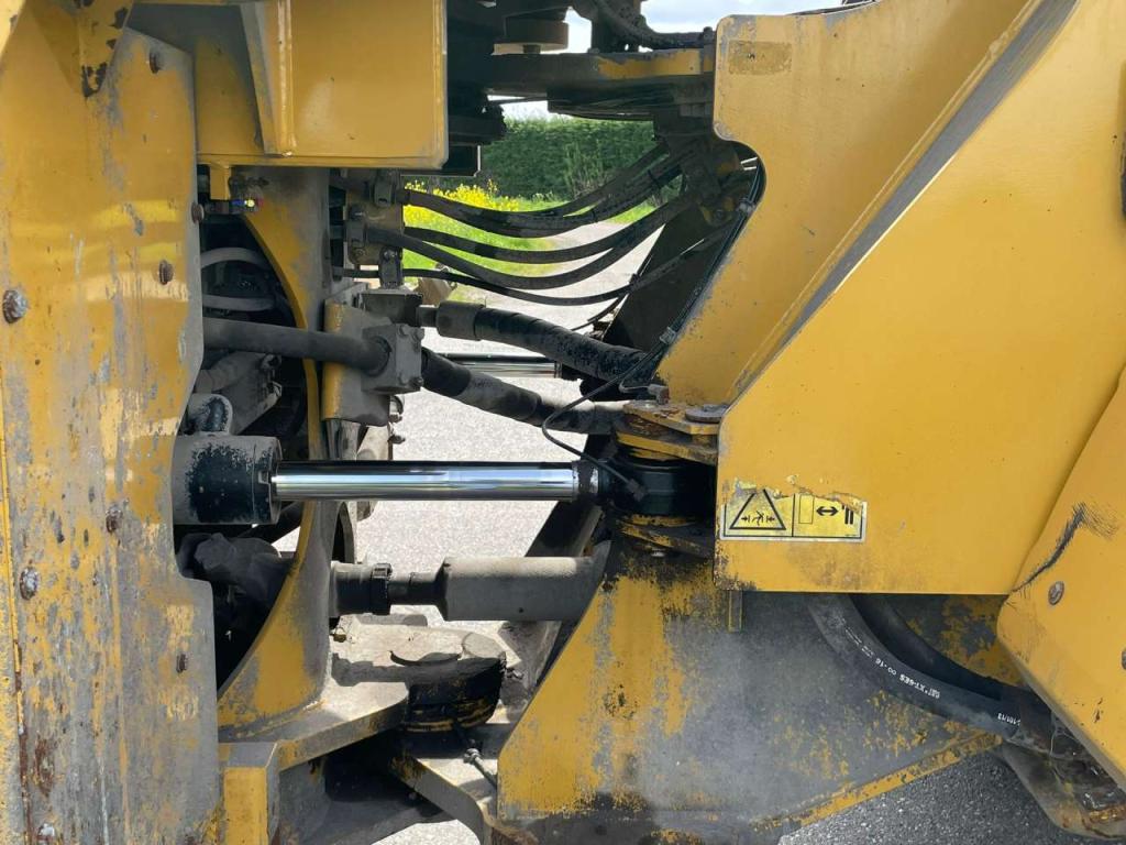 Caterpillar 966M Photo 24